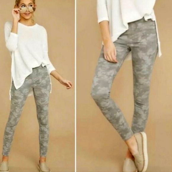 SPANX Pants - Spanx Jean ish Leggings in Stone Wash Camo Size XL